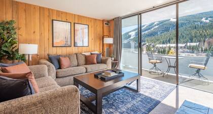Large nicely appointed condo, giant deck, free WiFi, Heated garage parking