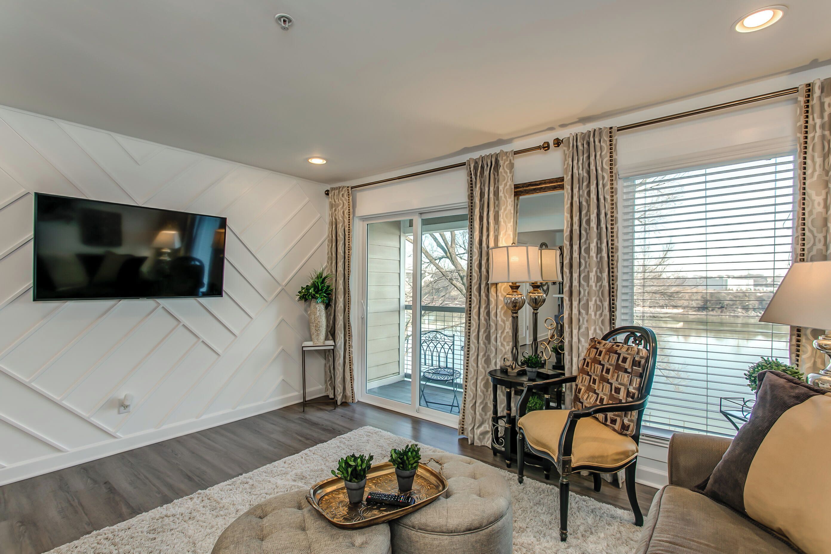 Riverfront Gold | Minutes from Broadway