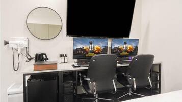 Deluxe Twin Room | Desk, free WiFi, bed sheets