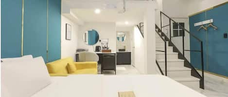 Premium-Zweibettzimmer (Family Room) | Schreibtisch, kostenloses WLAN, Bettwäsche