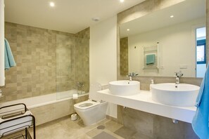 Combined shower/bathtub - Apartamento Sadio - Residencial Infinity (Estepona)
