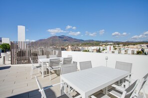 Outdoor dining - Apartamento Sadio - Residencial Infinity (Estepona)