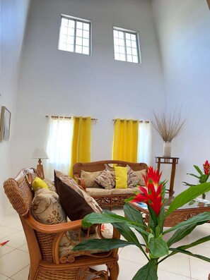 Smart TV - Beach access with a relaxed seaside atmosphere.  (Sandy Ground)