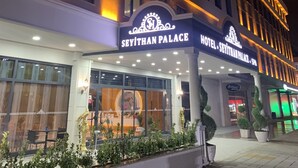 A hotel with a sign reading "SEYITHAN PALACE HOTEL, SPA". - Seyithan Palace Hotel  (Istanbul)