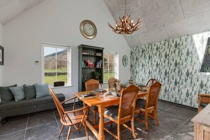 Chaumière, Plusieurs lits | Cuisine privée | Réfrigérateur, four à micro-ondes, un four, surface de cuisson