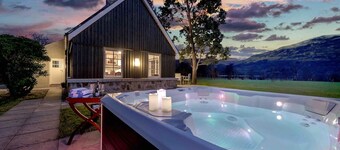 Dalveich Cottage W/hot tub & Stunning Views