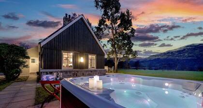 Dalveich Cottage W/hot tub & Stunning Views