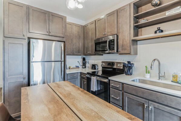 Condo, 1 Queen Bed with Sofa bed, Kitchen | Private kitchen