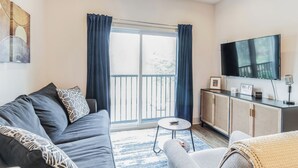 Condo, 1 Queen Bed with Sofa bed, Kitchen | Living area - Music City Retreat (Nashville)