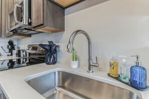 Condo, 1 Queen Bed with Sofa bed, Kitchen | Private kitchen | Fridge, microwave, oven, stovetop - Music City Retreat (Nashville)