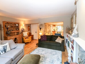 Cottage | Interior - 45 South Green (Darlington)