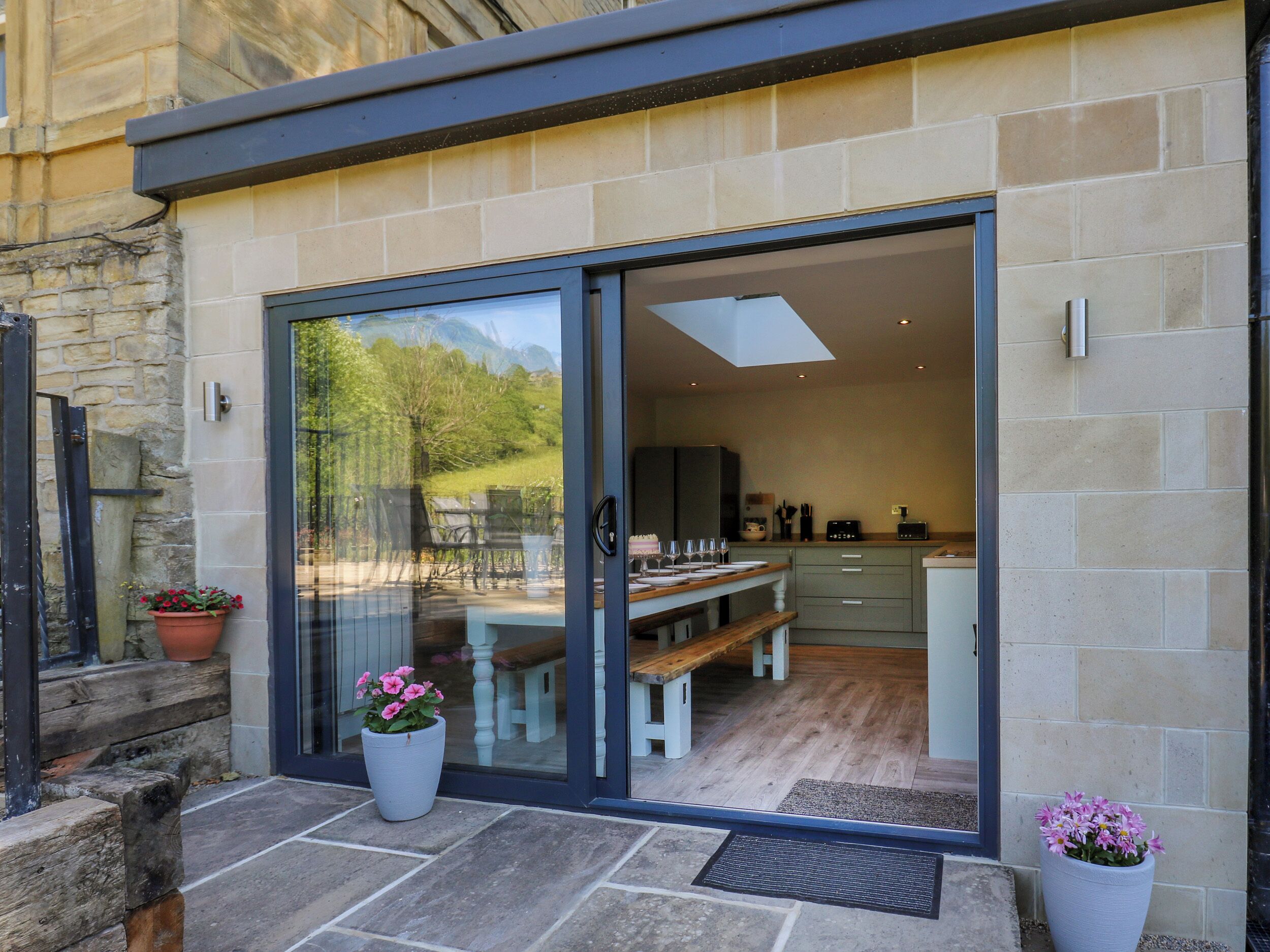 Cottage | Outdoor dining