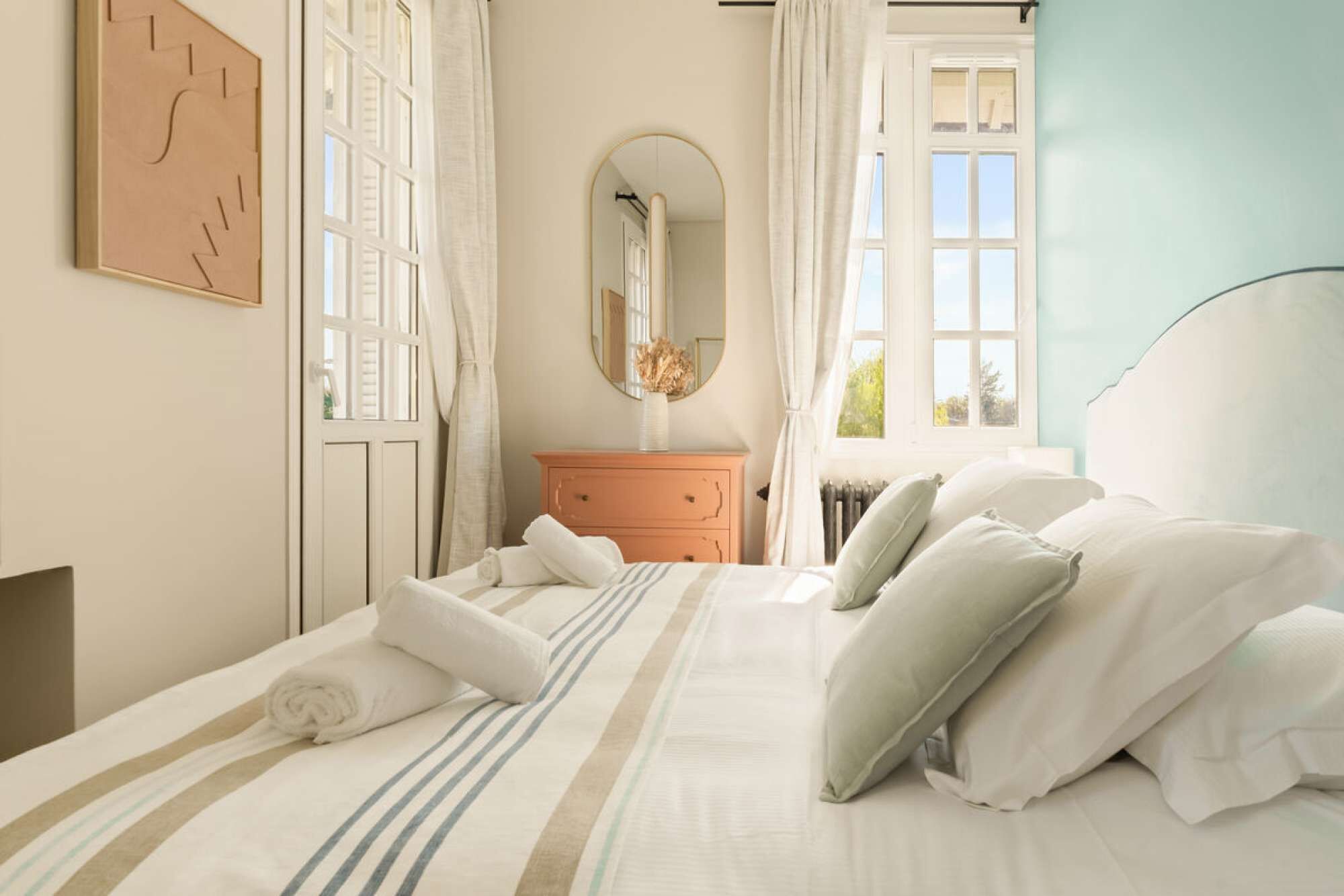 2 bedrooms, iron/ironing board, WiFi, bed sheets