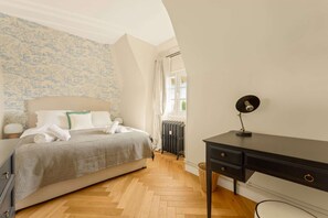 1 slaapkamer, een strijkplank/strijkijzer, wifi, beddengoed