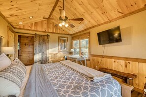 3 habitaciones, tabla de planchar con plancha, wifi y ropa de cama