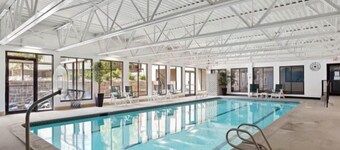 Cozy downtown studio for 2!  Clubhouse amenities