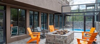 Cozy downtown studio for 2!  Clubhouse amenities