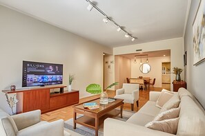 TV - Family 3BR Apartment in Best of Recoleta (CABA)