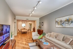 TV - Family 3BR Apartment in Best of Recoleta (CABA)