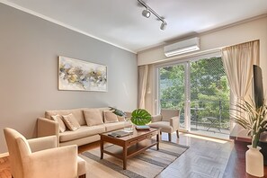 TV - Family 3BR Apartment in Best of Recoleta (CABA)