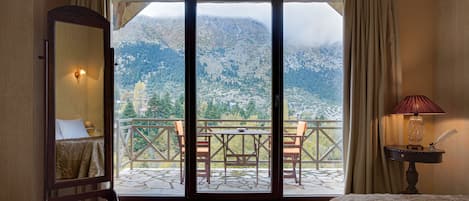 Superior Chalet, 3 Bedrooms, Fireplace, Mountain View