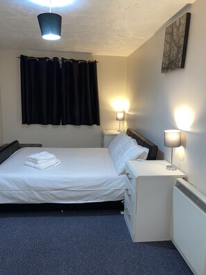 1 Schlafzimmer, Bügeleisen/Bügelbrett, kostenloses WLAN, Bettwäsche