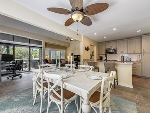 Dining - 230 Turnberry ~ Pup Friendly Townhome with Golf Course Views (Hilton Head Island)