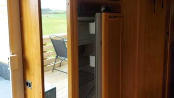 Chalet | Bathroom | Shower, hair dryer, towels