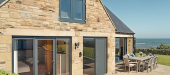 Rock Lobster - a family friendly that sleeps 8 guests in 4 bedrooms