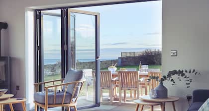 Rock Lobster - a family friendly that sleeps 8 guests in 4 bedrooms