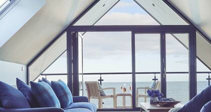 Rock Lobster - a family friendly that sleeps 8 guests in 4 bedrooms