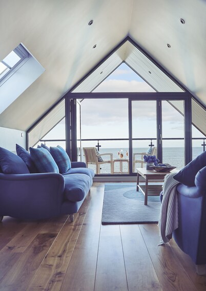 Rock Lobster -  a family friendly that sleeps 8 guests  in 4 bedrooms