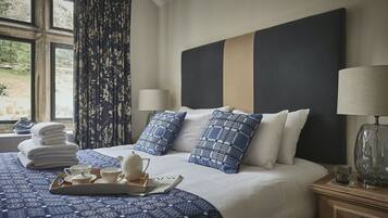 8 bedrooms, travel cot, WiFi