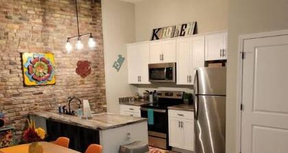 Charming1bedboutiquehotelwithkeyedentryforaddedsecurity/reservedparkingonpremise