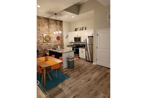 Charming1bedboutiquehotelwithkeyedentryforaddedsecurity/reservedparkingonpremise