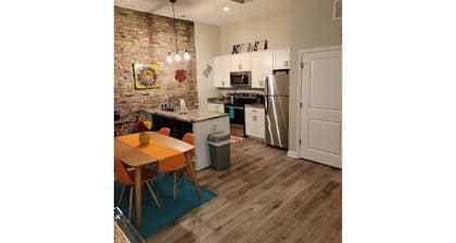 Charming1bedboutiquehotelwithkeyedentryforaddedsecurity/reservedparkingonpremise