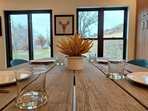 Dining - Trails End B -  3 bedroom modern Winthrop townhome (Winthrop)