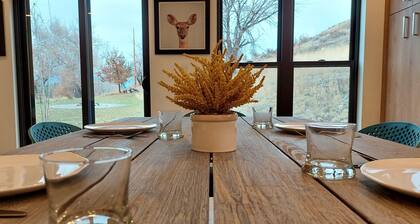 Trails End B - 3 bedroom modern Winthrop townhome