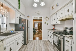 Fridge, microwave, oven, stovetop - Hidden Gem Family Home. 2 blocks to seawall (Galveston)