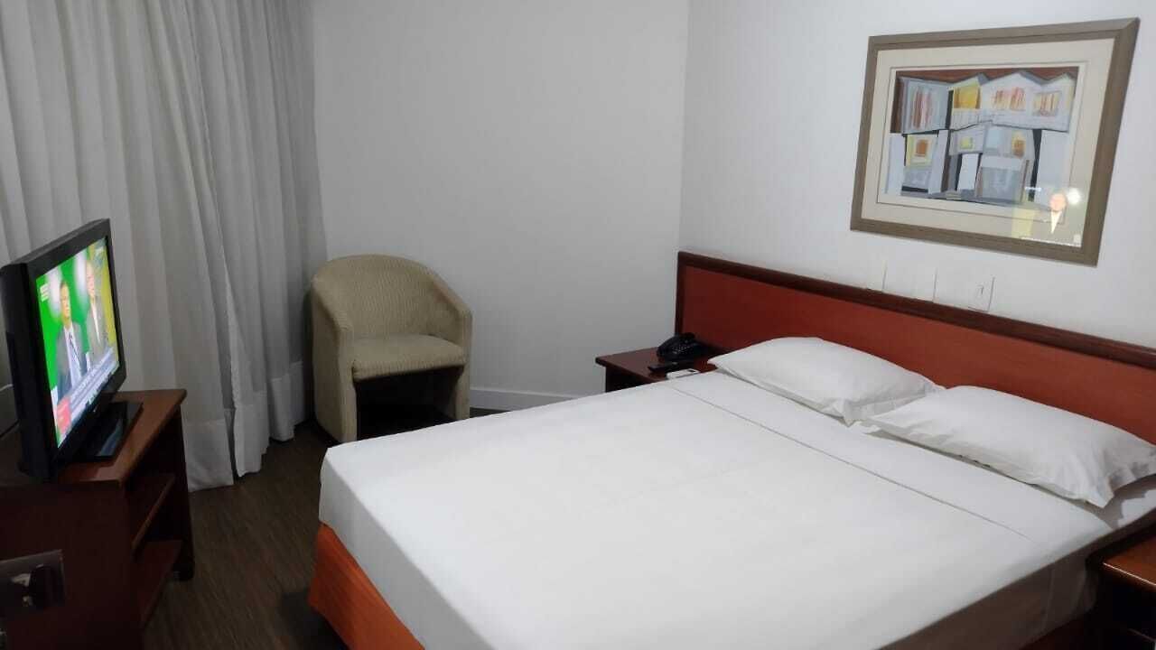 Minibar, escritorio, wifi gratis y ropa de cama 