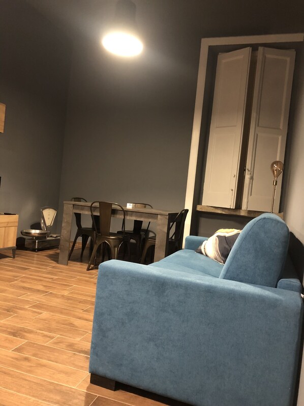 TV - Apartment with kitchen (Foggia)