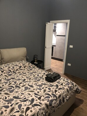 1 bedroom, desk, iron/ironing board, travel crib - Apartment with kitchen (Foggia)