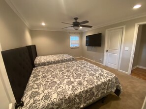 4 Schlafzimmer, Bügeleisen/Bügelbrett, kostenloses WLAN, Bettwäsche