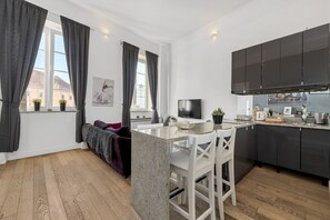 المنشأة من الداخل