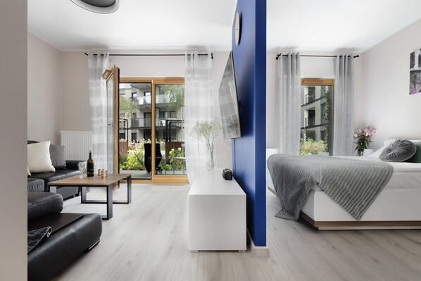 Premium Apartment (Indygo) | Living area | Flat-screen TV