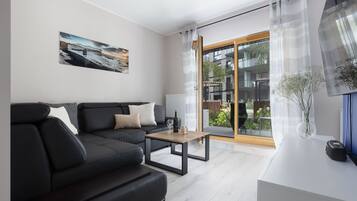 Premium-Apartment (Indygo) | Wohnbereich | Flachbildfernseher