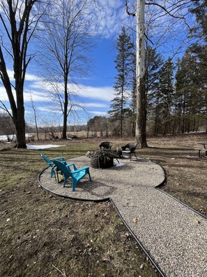 Property grounds - Come Visit our Bungalow in the Pines! (Birch Run)