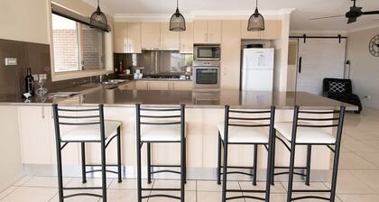 The Centennial | Entertains 8, Close to Wineries