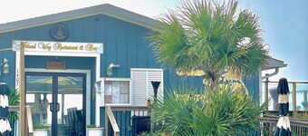 Deacon on Dolphin! Quaint 3rd Row Beach House with Ocean Views!