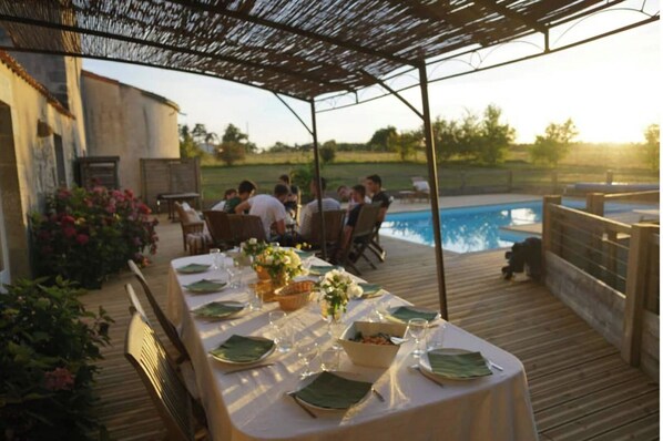 Outdoor dining
